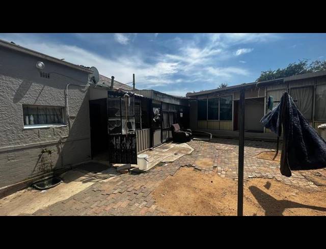 7 BEDROOM HOUSE FOR SALE IN FOREST HILL